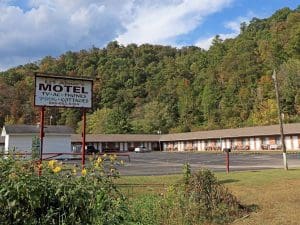 Li’l Abner Motel & Cottages